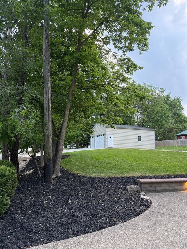 Building Photo - 132 E Muskingum Dr