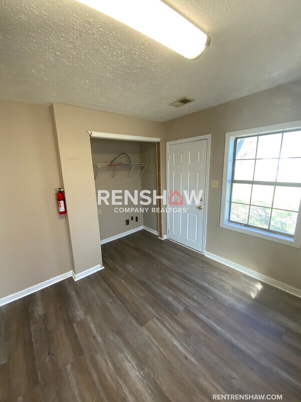 Foto del edificio - 212 Parks Dr