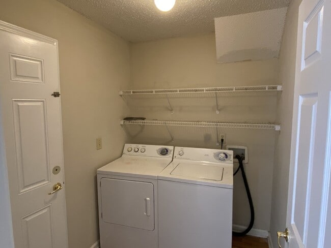 Foto del edificio - COMING SOON – 3 Bedroom, 2 Bathroom Single...