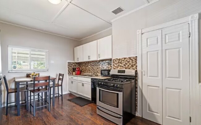 Foto del edificio - Newly Renovated 2 Bed, 1 Bath Home - Centr...