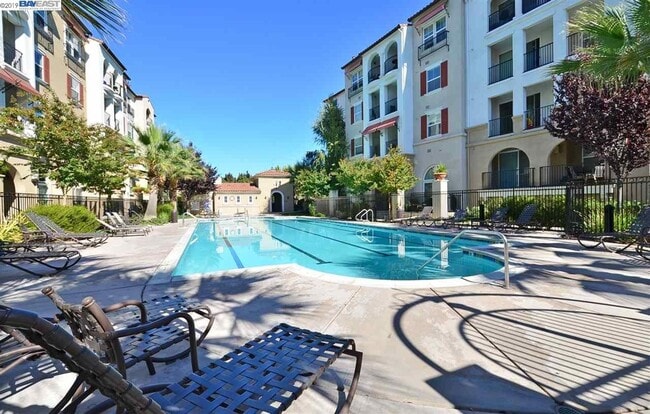 Building Photo - Wonderful Dublin Condo
