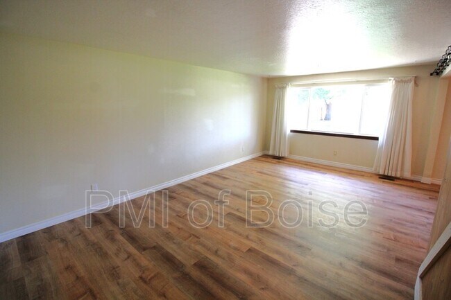Building Photo - 1839 N Crestmont Dr
