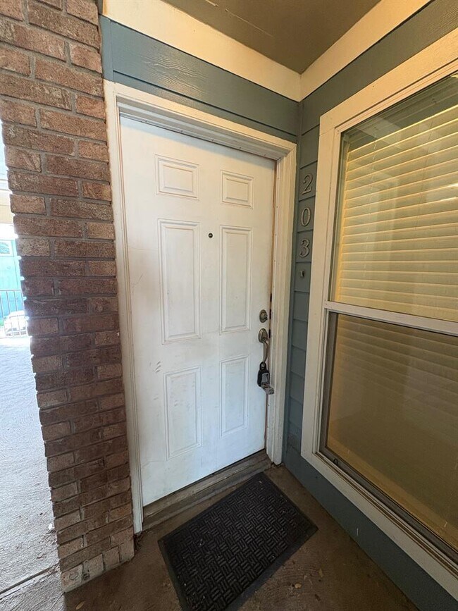 Building Photo - 400 W 35th St