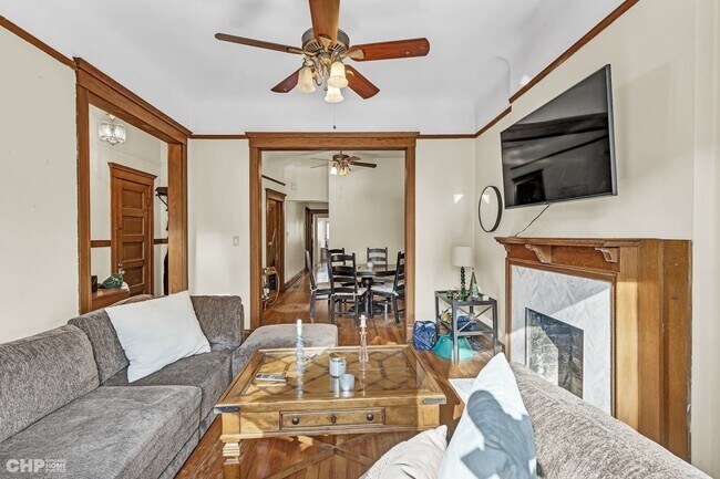 Foto del edificio - 822 W Newport Ave