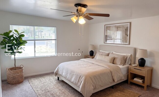 Building Photo - Spacious Town Home with All Essential Amenities | Pet Friendly