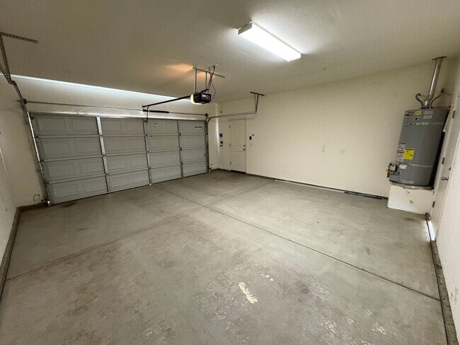 Foto del edificio - Like new home available in Ashton Park Ava...