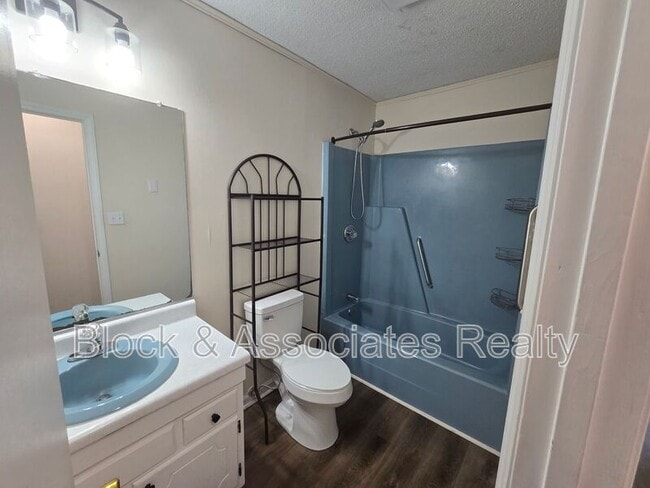 Building Photo - 3945 Woodcrest St