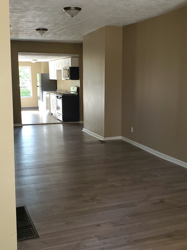 Open Concept living / dining room - 2903 California Ave