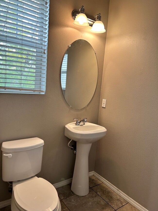 Building Photo - Modern Comfort Meets Classic Charm – 4BR H...