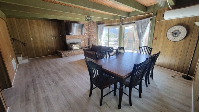 Foto del edificio - 4 Bedroom Mountain Home Close to Town!