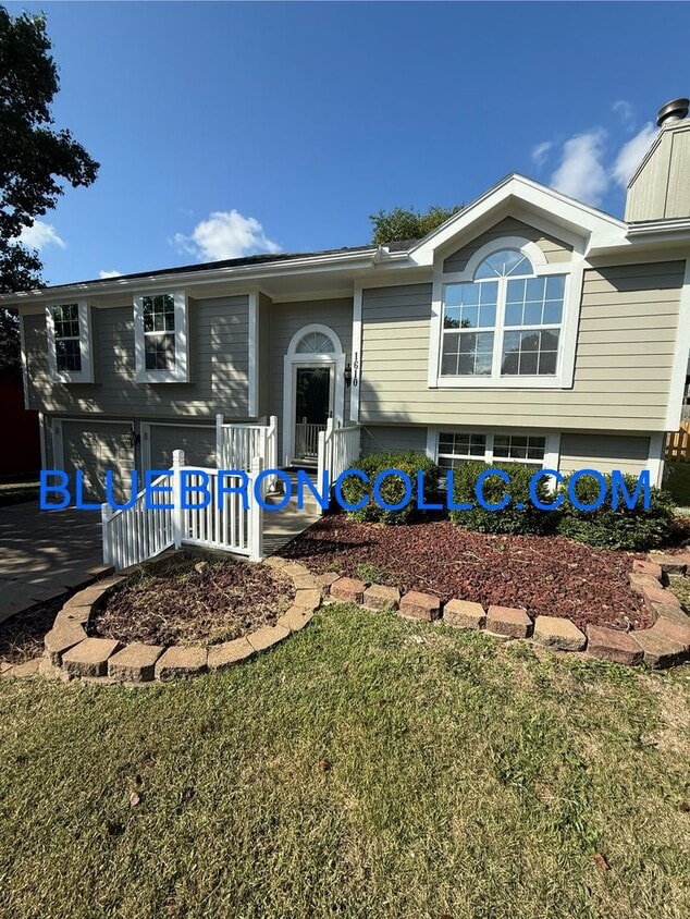 Primary Photo - Check out this spacious home with thoughtf...