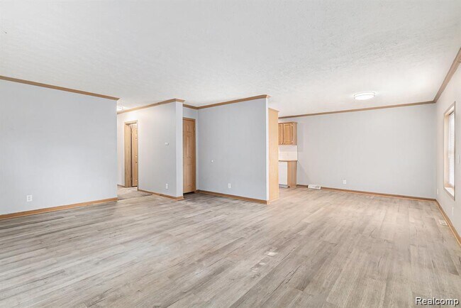 Foto del edificio - 23748 Crossley Ave