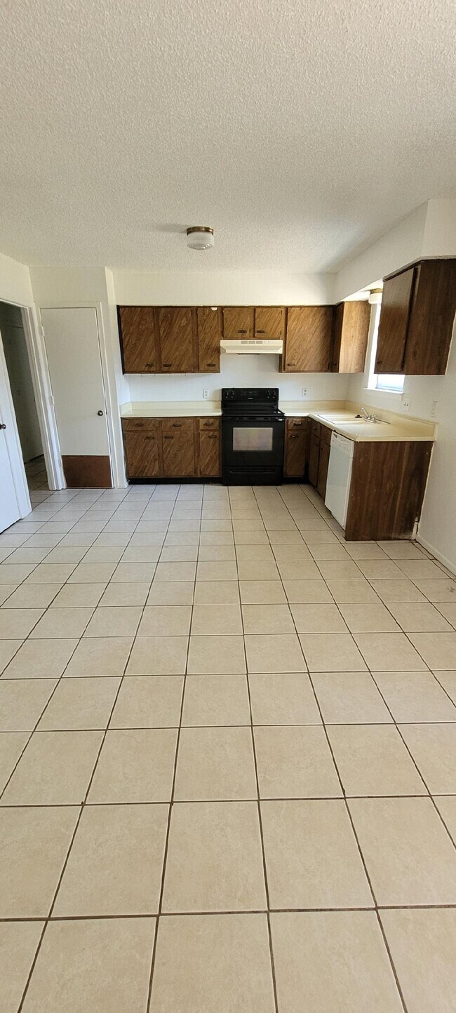 Building Photo - 5904 Willow Branch Dr