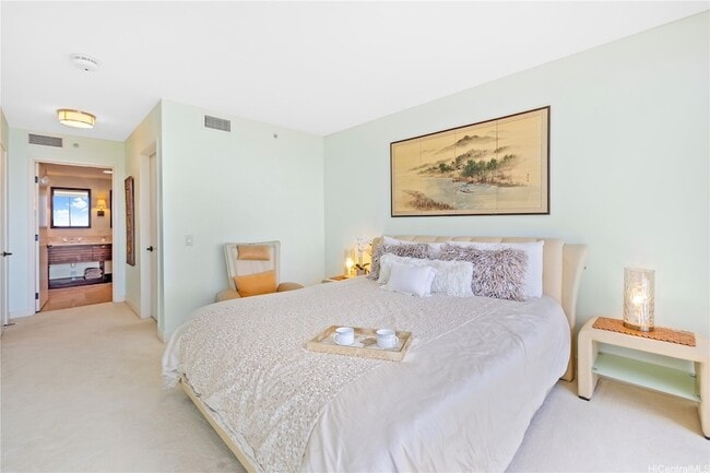 Building Photo - 1551 Ala Wai Blvd