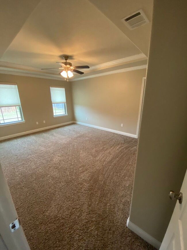 Building Photo - Haughton Home!