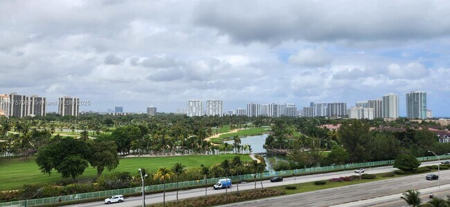 Foto del edificio - 3300 NE 192 St