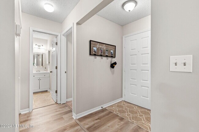 Building Photo - 7610 Baymeadows Cir W