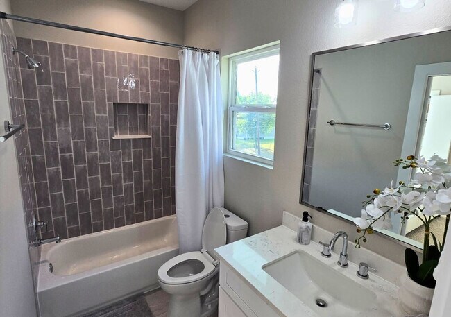 Foto del edificio - 8326 Curry Rd