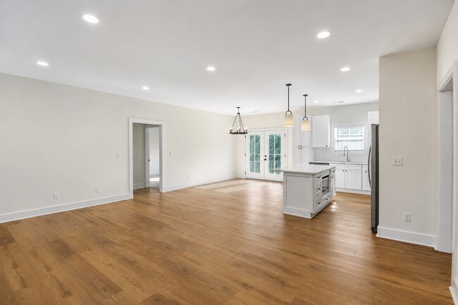 Foto del edificio - 511 Creekview Ln