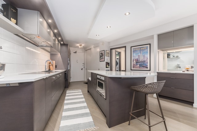 Foto del edificio - 300 N State St