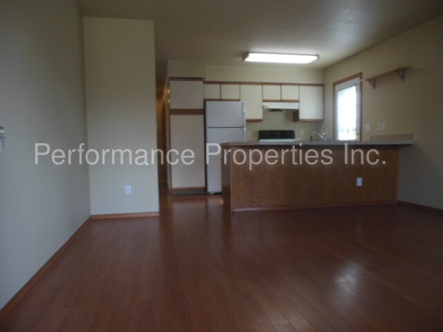 Foto del edificio - 7842 N Wabash Ave
