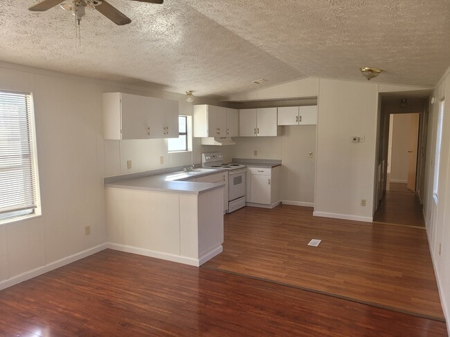 Building Photo - 716 N Houston Lake Blvd