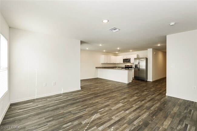 Foto del edificio - 3702 NW 48th St