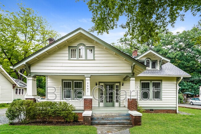 Foto del edificio - 2607 Chapel Hill Rd