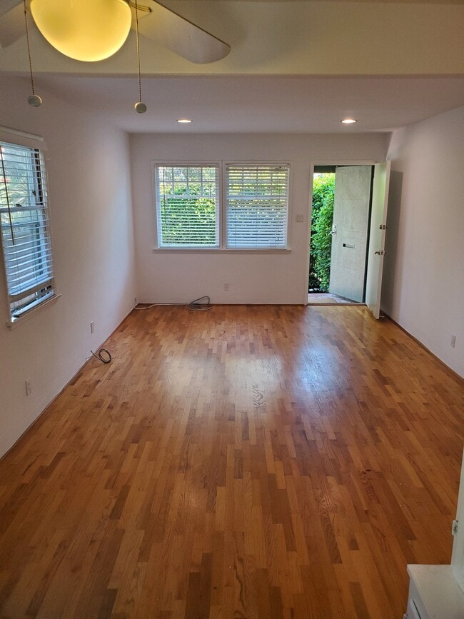 Building Photo - 2353 Ocean Ave