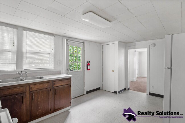 Building Photo - 351 Blue Bell Rd