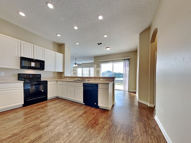 Foto del edificio - 8389 W Staplehurst Drive