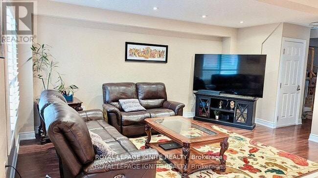 Building Photo - 5952 Chalfont Crescent