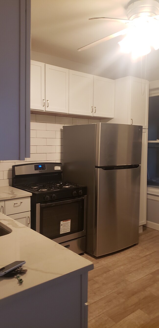 Foto del edificio - 3259 W Potomac Ave