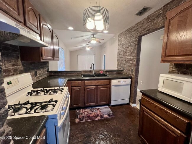 Building Photo - 2326 Talmadge Dr
