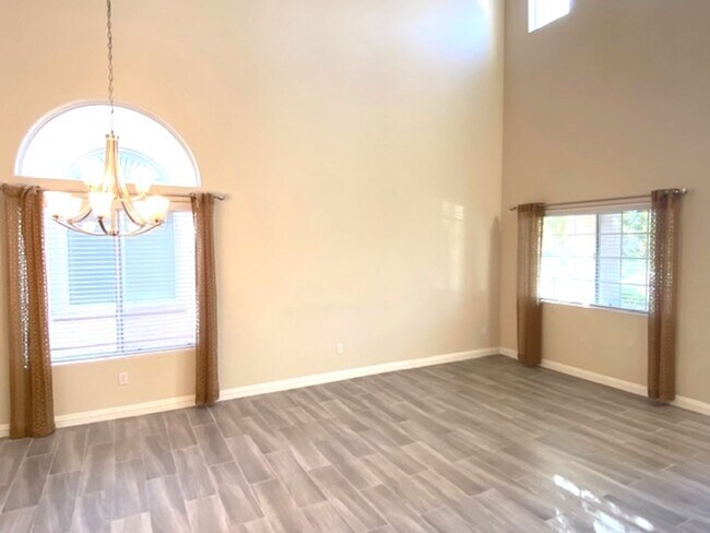 Foto del edificio - Available on July 31, 2025 For Viewing. Su...