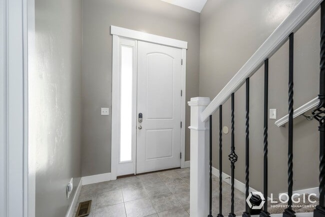 Building Photo - Stunning Row End Townhome In Prime Location!