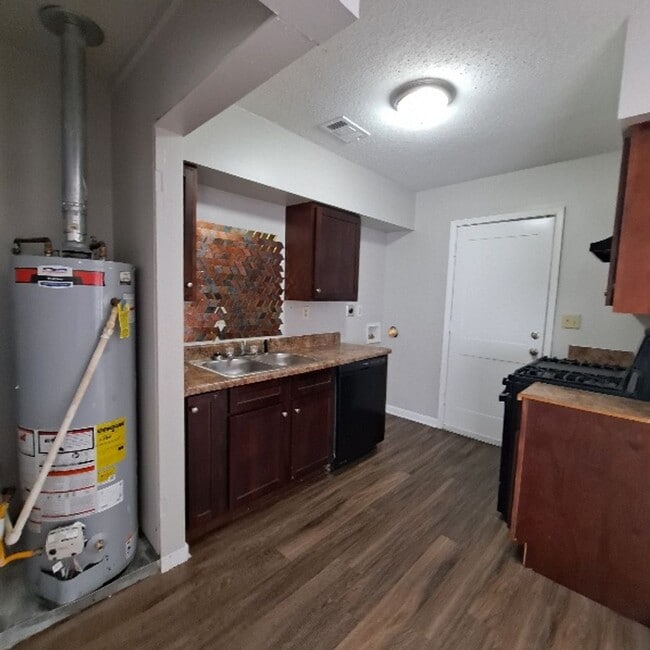 Foto del edificio - 606 Weaver Rd