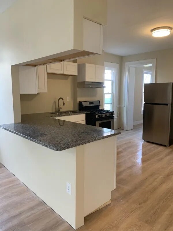Foto del edificio - "Charming 3-Bed Oasis at 57 1/2 Saratoga Ave – Spacious 1250 Sq Ft in Waterford, NY!"