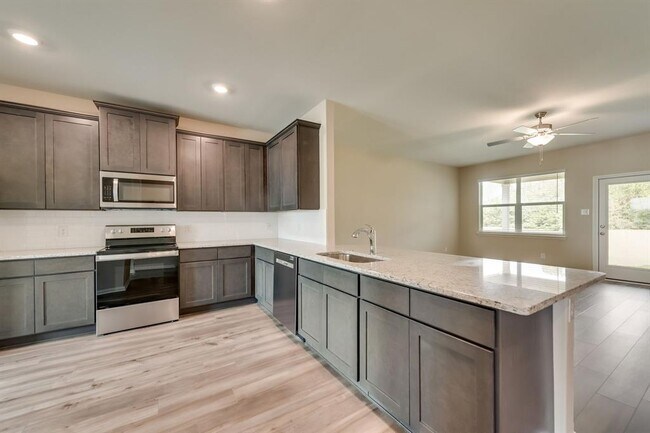 Building Photo - 1901 Dahlia Way