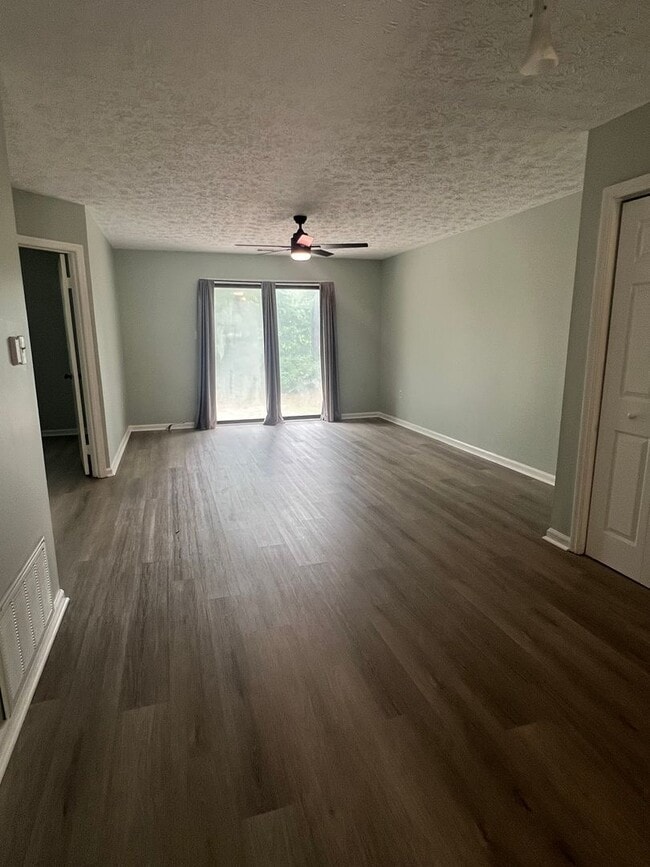 Building Photo - Affordable 2 Bed / 2 Full  Bath One-Level ...