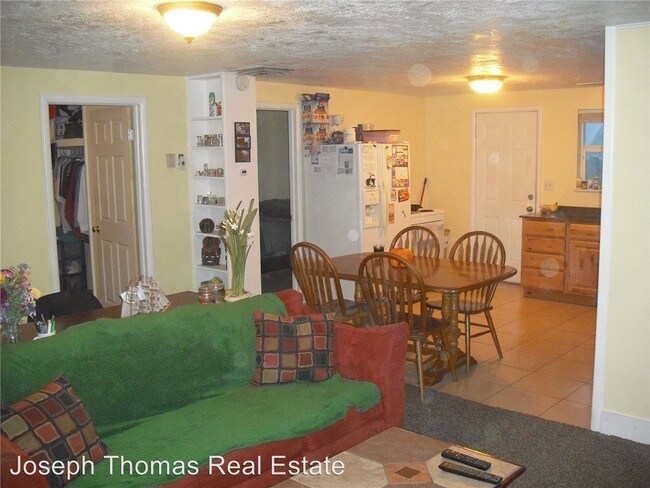 Foto del edificio - 2 br, 1 bath Apartment - 1071 E 150 N