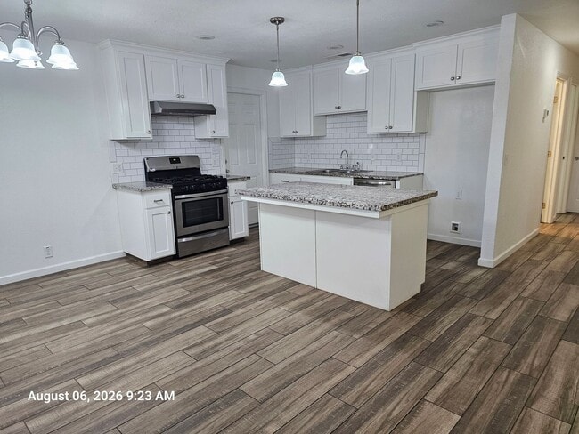 Building Photo - 1553 E Stockham Ave