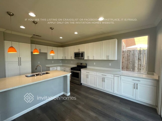 Building Photo - 1120 Villaggio Cir