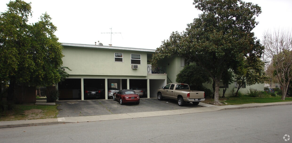 Building Photo - 405-425 N Cambridge Ave
