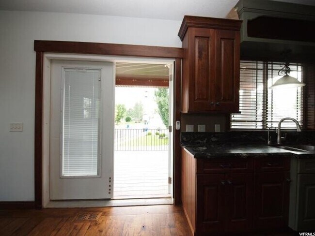 Foto del edificio - 1448 Willow Valley Dr