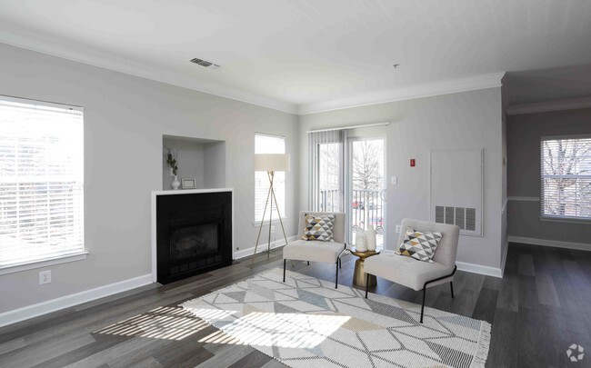 Interior Photo - Dulles Greene
