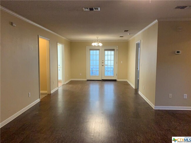 Building Photo - 1254 Bluff Creek Cir