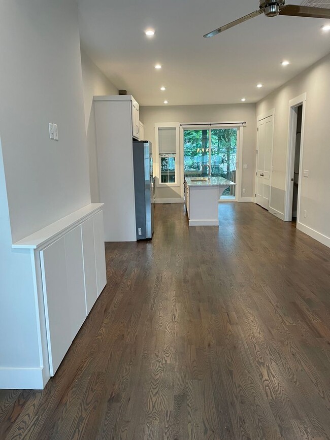 Building Photo - Stylish East Nashville Home minutes to Dow...