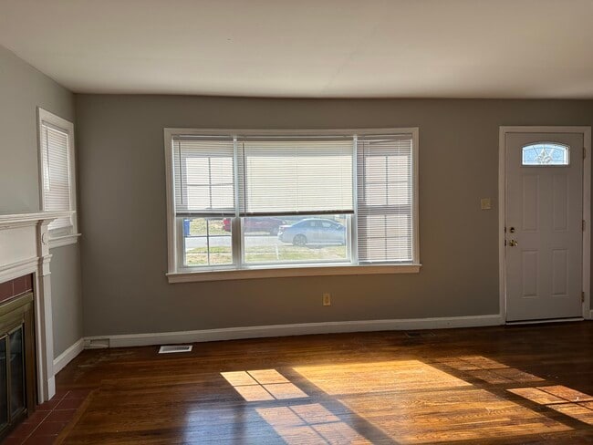 Building Photo - 635 Longview Dr