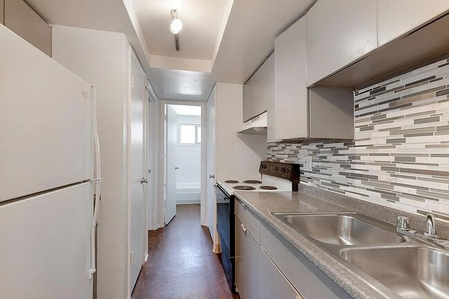 Building Photo - 809 N Dexter St